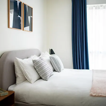 Luxury Chelsea & Fulham Flat With Large Balcony, Central London Location, High Spec Luxury Apartment